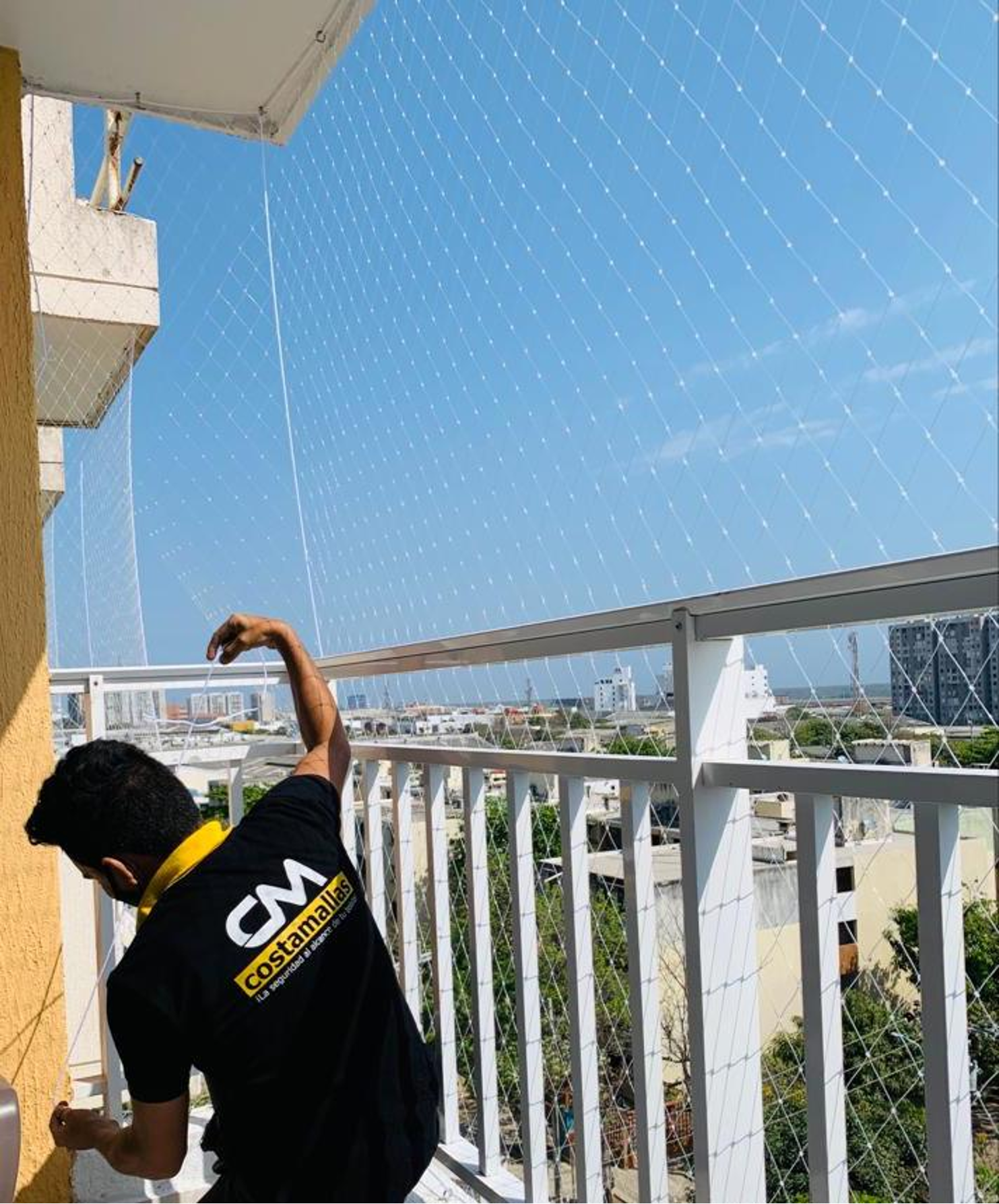como instalar mallas para balcones