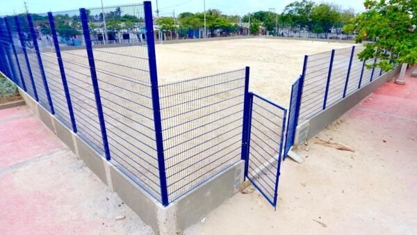 Malla Reja Electrosoldada Doble Varilla Azul 2.40 m de Alto x 2.50m de Largo - Image 4